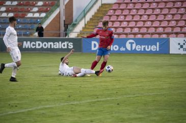 El CD Teruel golea 1-4 al Illueca en el Papa Luna