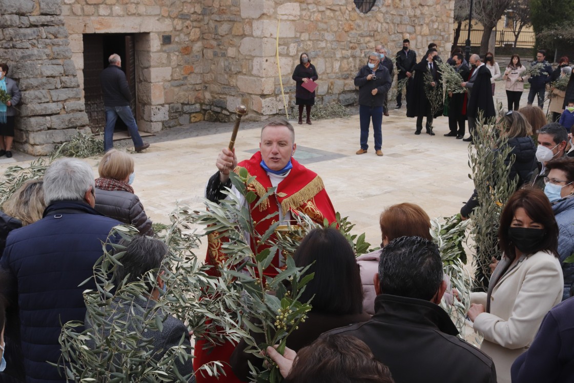 Sarrión revive la procesión de la Burrica pero sin niño Jesús ni burra