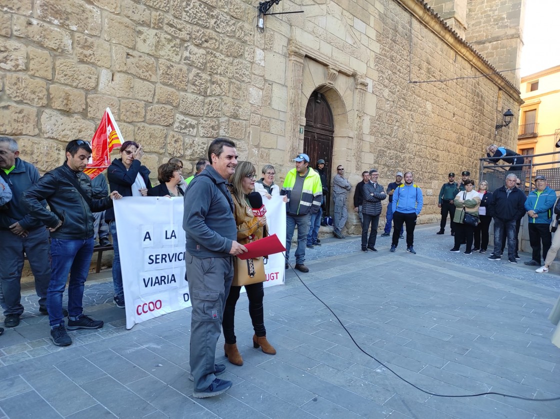Protesta frente al Ayuntamiento de Andorra por la privatización de la limpieza viaria