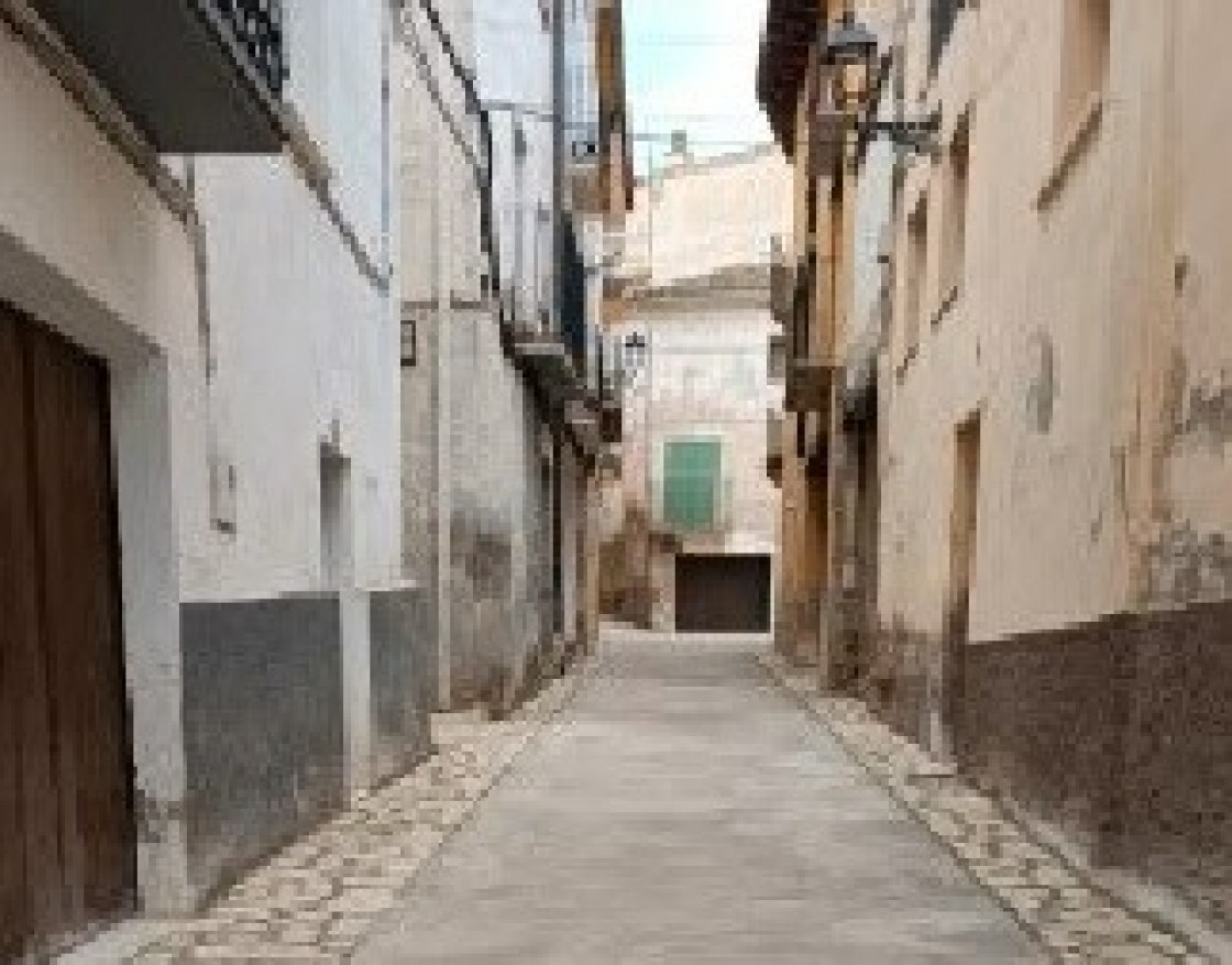 El Ayuntamiento de Aguaviva mejora el pavimento y las redes de la calle del Pilar