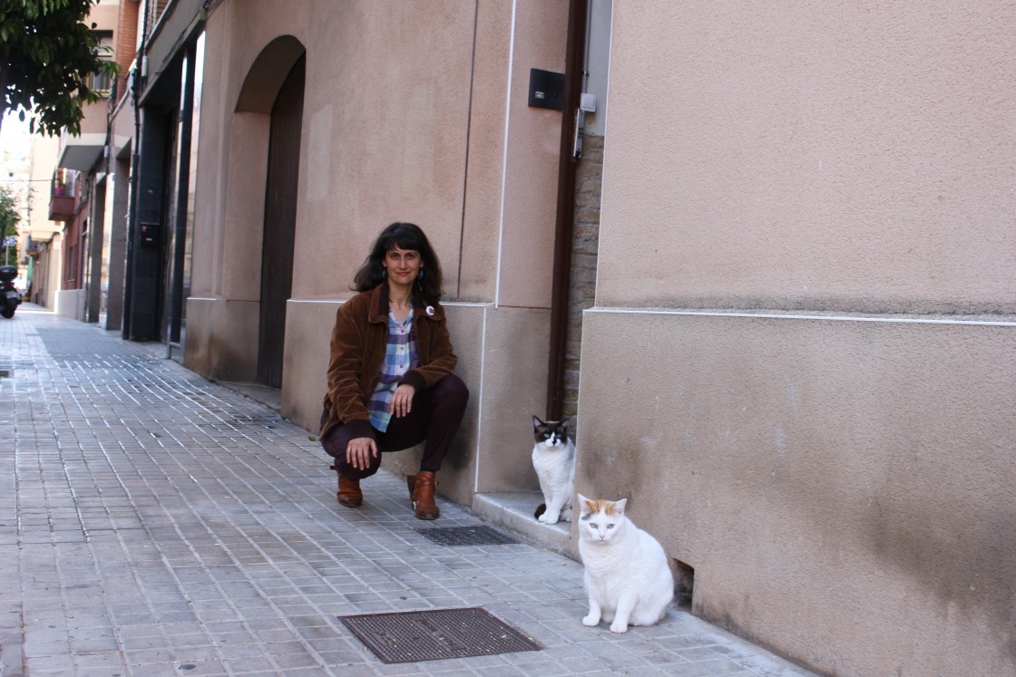 Ana María Pérez Lisbona, presidenta de la Asociación Colonia Felina Buenas Pulgas: “En Oliete hay 347 vecinos  y 110 gatos callejeros: tenemos  un problema que resolver”