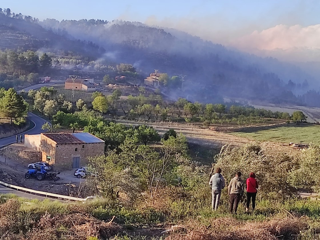 Estabilizado el incendio de Lledó, que ha afectado 70 hectáreas de superficie forestal y agrícola en Teruel y 10 en Tarragona