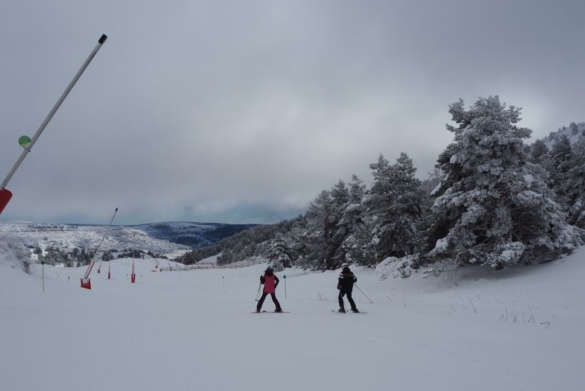 Las estaciones de Valdelinares y Javalambre abren la temporada con 26 kilómetros de dominio esquiable