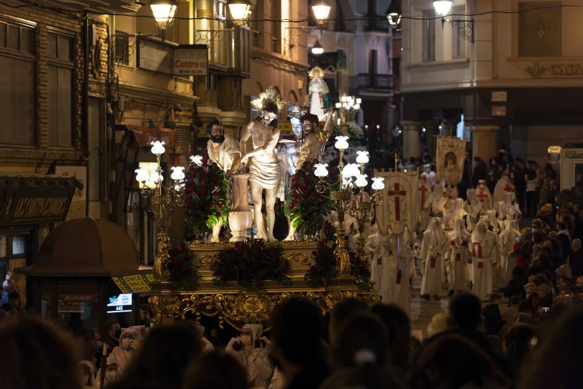 Tras dos suspensiones por covid y otra por lluvia, Teruel vibra  de nuevo con el Jueves Santo