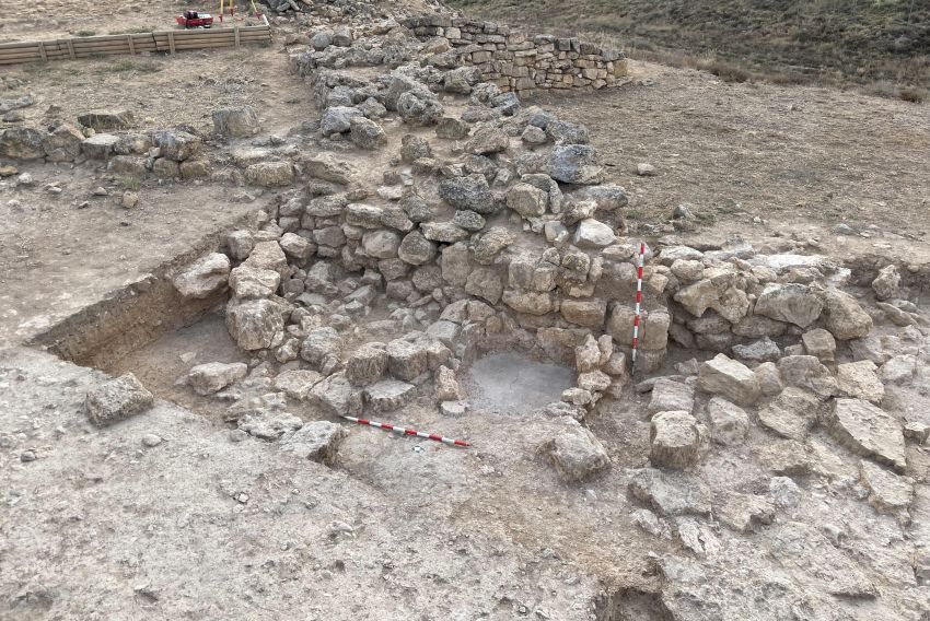 Las excavaciones en Alto Chacón terminan con el descubrimiento de varios hornos adosados a la muralla
