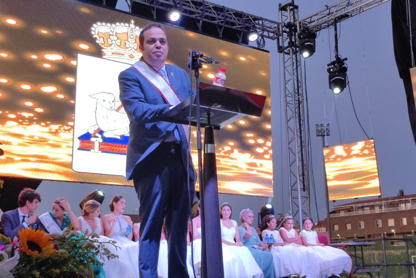 El alcalde de Andorra anuncia en el pregón de fiestas que deja la alcaldía de forma temporal