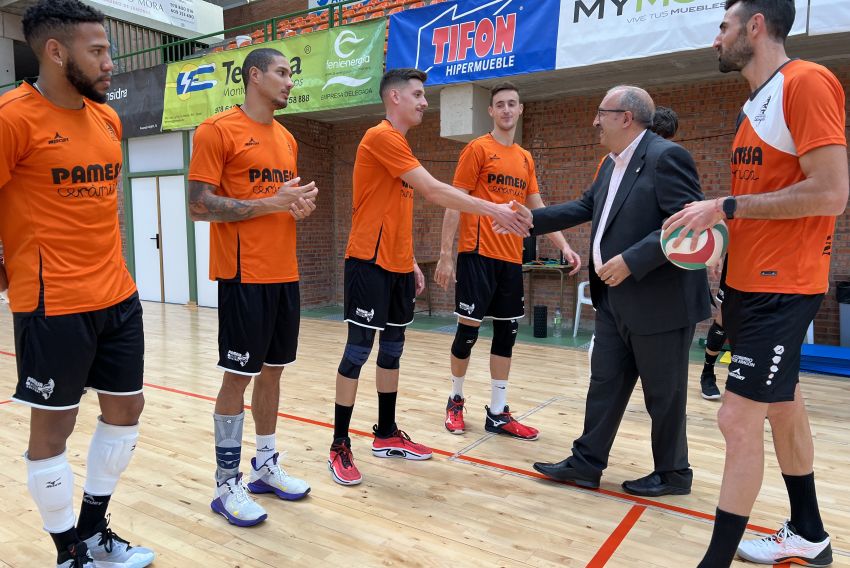 La DPT tiende su mano al Pamesa Teruel Voleibol en su nuevo desafío