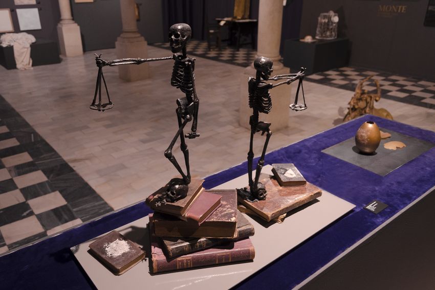Bartolomé Palazón homenajea al pintor Juan Valdés con la escultura ‘Partida doble’