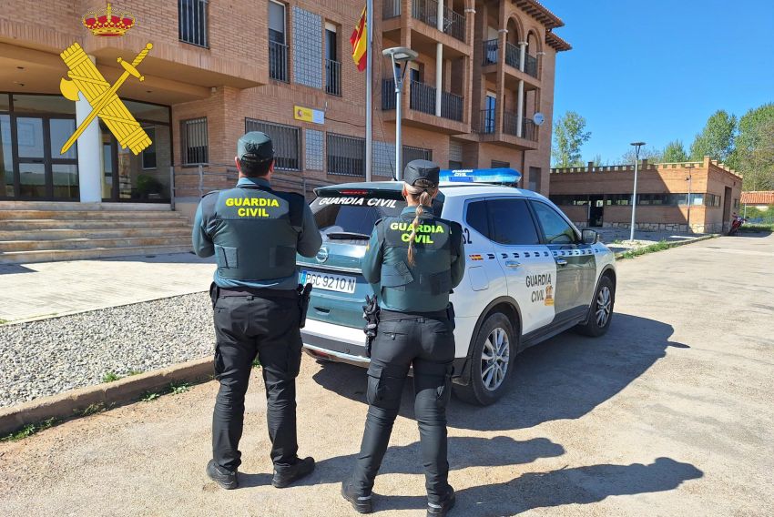 La Guardia Civil detiene a una persona por un presunto delito contra la salud pública en Monreal