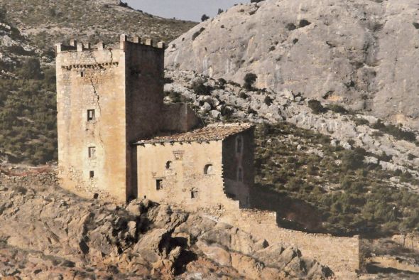 El patrimonio fortificado turolense, a través de medio centenar de fotografías
