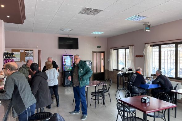 El bar de la gasolinera de Muniesa vuelve a abrir sus puertas dos años después