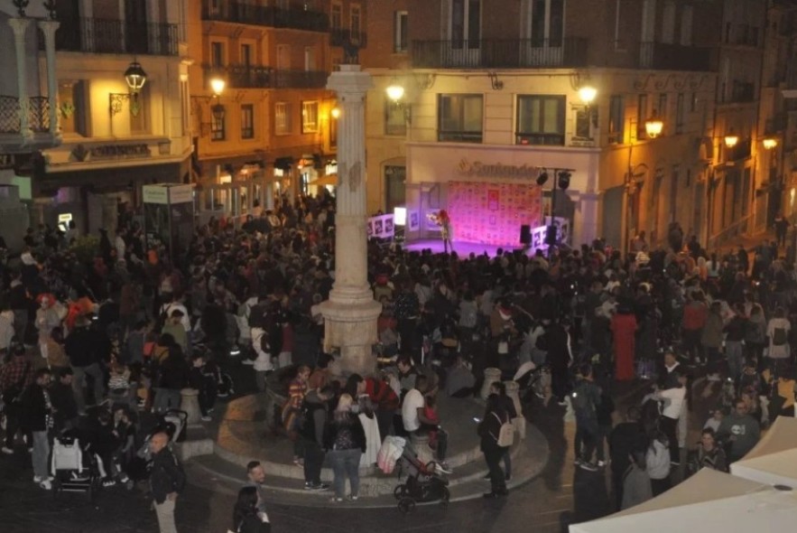 Teruel celebra Halloween con desfiles, coreografías, chocolatada y reparto de caramelos