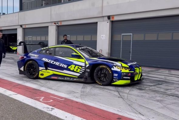Valentino Rossi pone a prueba su BMW  en Motorland