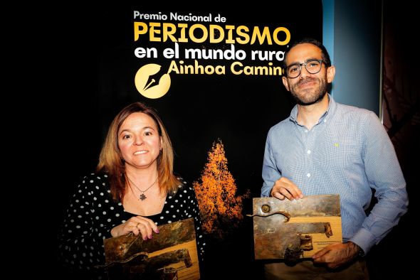 Cruz Aguilar recoge el Premio Ainhoa Camino que reconoce la labor del periodismo local