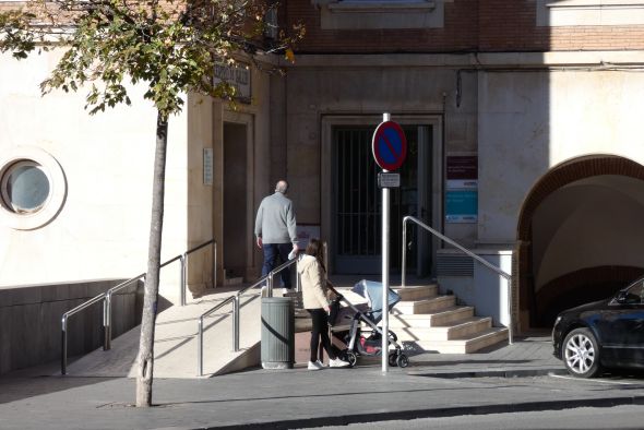 Los usuarios del centro de salud Teruel Centro se movilizan por la falta de pediatras