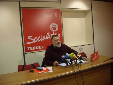 El PSOE pide al PAR que deje de 