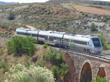 Fomento hará alta velocidad en La Rioja dentro del corredor Cantábrico-Mediterráneo mientras Teruel seguirá con la vía única