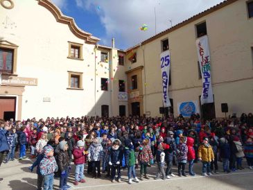 Los escolares de Alcorisa celebran la 25 edición del canto a la paz