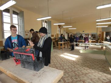 Cáritas y el Inaem mejoran la empleabilidad de 18 jóvenes turolenses con una escuela taller de albañilería y carpintería