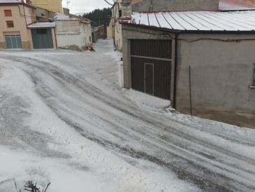 El temporal de nieve suspende total o parcialmente once rutas escolares en Teruel, con 143 alumnos afectados