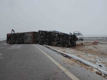 Cerrada la autovía A-23 durante catorce horas por dos accidentes de camiones