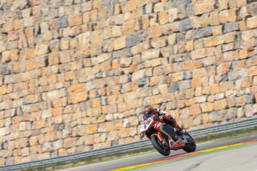 Melandri marca el ritmo en la primera jornada de las Superbikes en Motorland