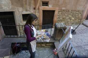 Pilar Bautista, pintora: “Es interesante plasmar en un cuadro la irregularidad y la asimetría de Albarracín”