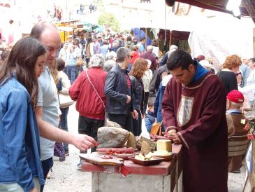 El mercado medieval devuelve a Alcañiz a la época de los Calatravos