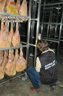 Cuatro detenidos por robar más de 1.500 jamones en
secaderos de Teruel