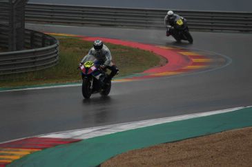 La lluvia no frena el espectáculo del Campeonato Interautonómico de Velocidad en MotorLand