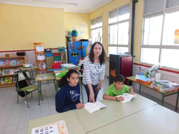 La llegada de una familia con cuatro hijos salva la escuela de El Pobo