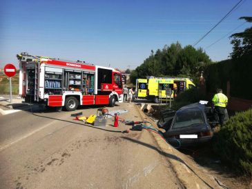 Un herido en un accidente de tráfico en la carretera de Castralvo con dos vehiculos implicados