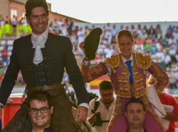 Triunfos en el festejo taurino de Cella de Emiliano Gamero y Rocío Romero