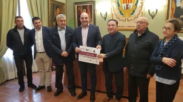 Los empresarios turísticos y el Ayuntamiento de Alcañiz donan 2.728 euros a Atadi