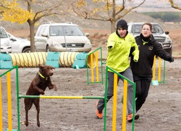 Alberto Villalba, el joven que perdió las manos y la vista tras estallarle una vieja granada de la Guerra Civil, irá al Mundial de Para Agility