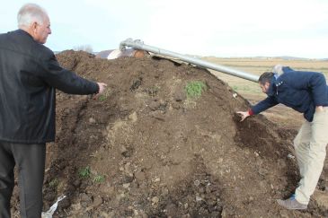 Dos hermanos de Torremocha crean una empresa para producir humus de lombriz