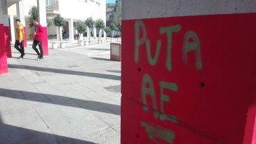 Vox se desmarca de las pintadas aparecidas en el IES Bajo Aragón