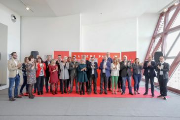 Los candidatos del PSOE firman un documento con las demandas de la sociedad turolense