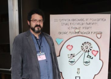José Antonio Oliván Usieto, neurólogo del hospital de Alcañiz:  “Se puede delinquir por amor porque es un estado de enajenación mental”