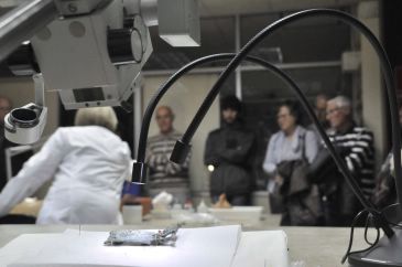 El Museo Provincial de Teruel muestra al público el laboratorio donde se restauran sus piezas