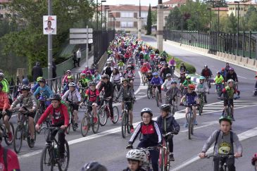 Galería de fotos: 1.400 ciclistas se echan a la calle para celebrar el Día de la Bicicleta de Teruel