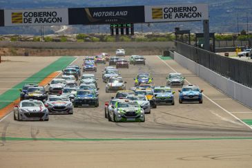 Las nueve carreras del Racing Weekend conquistan a  los aficionados de Motorland