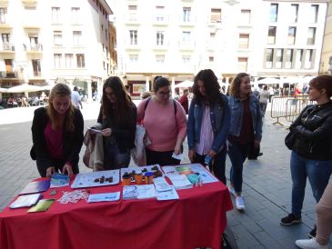 Mesa informativa este jueves en la plaza del Torico de Teruel para concienciar sobre el daño del tabaco