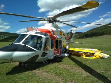El helicóptero accidentado en la Sierra de Albarracín tardará unos días en ser retirado