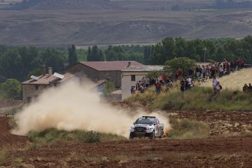 La primera jornada de la Baja Aragón depara una cerrada lucha entre Metge y Santolino en motos  y Orlando Terranova gana en coches