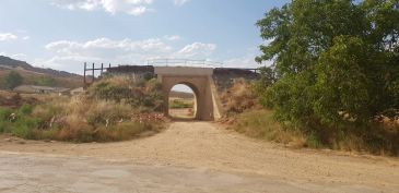 Adif asegura que no puede atender ahora la petición de los vecinos de Navarrete para mejorar el puente del ferrocarril
