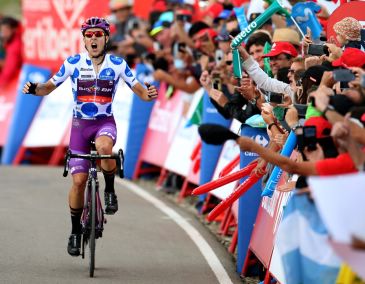 Ángel Madrazo gana en Javalambre y Supermán López es de nuevo líder de la Vuelta a España