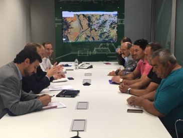 Adif presenta seis alternativas para que los vehículos agrícolas puedan acceder a las fincas en Navarrete del Río