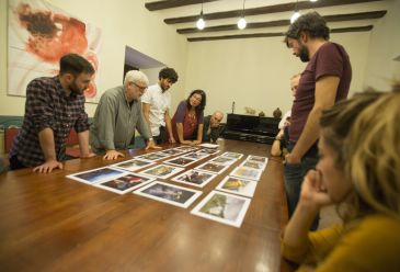 Seminario de fotoperiodismo: las fotografías de bodas, cotidianas y de arquitecturas se retratan en Albarracín