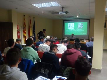 Alumnos de ingeniería industrial de la EUPT conocen las novedades del sector